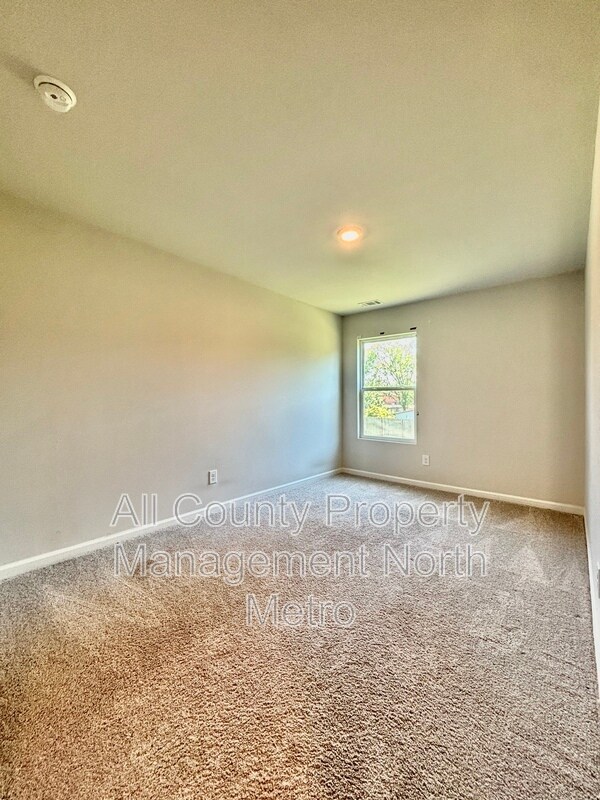 Building Photo - 305 Rolling Grn Dr