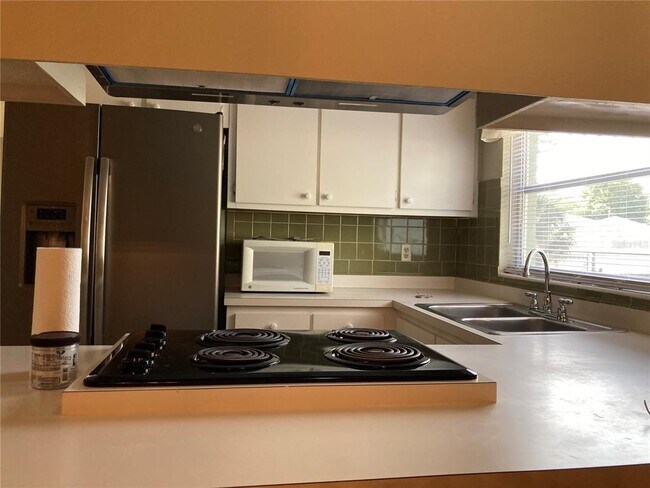 Building Photo - 6009 Ambassador Dr