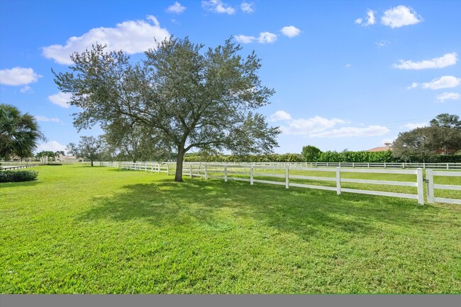 Building Photo - 15416 Sunnyland Ln