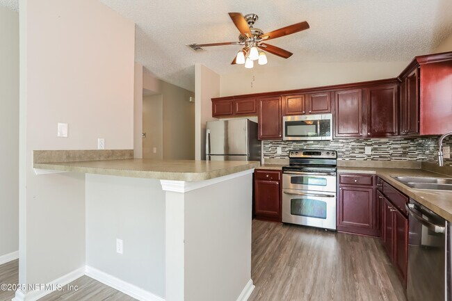 Building Photo - 7405 International Village Dr