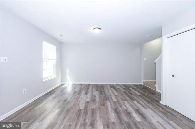 Building Photo - 161 Heathfield Dr