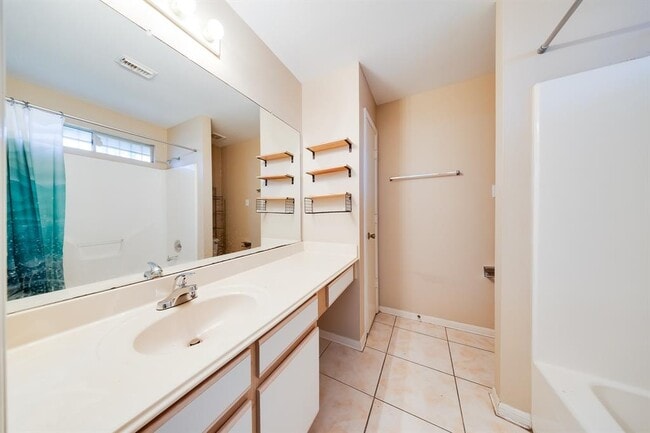 Building Photo - 12914 Townwood Dr