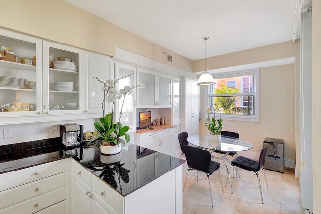 Building Photo - 731 Crandon Blvd