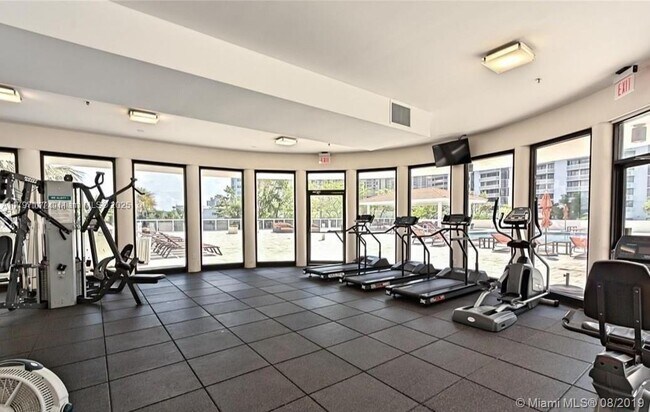 Building Photo - 20515 E Country Club Dr