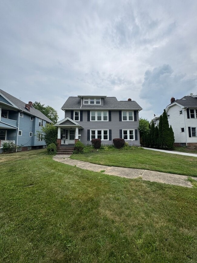Primary Photo - 1257 W Clifton Blvd