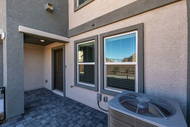 Building Photo - Gorgeous Townhome with upgrades in gated community* 3 large bedrooms, 2 car garage*Community pool...