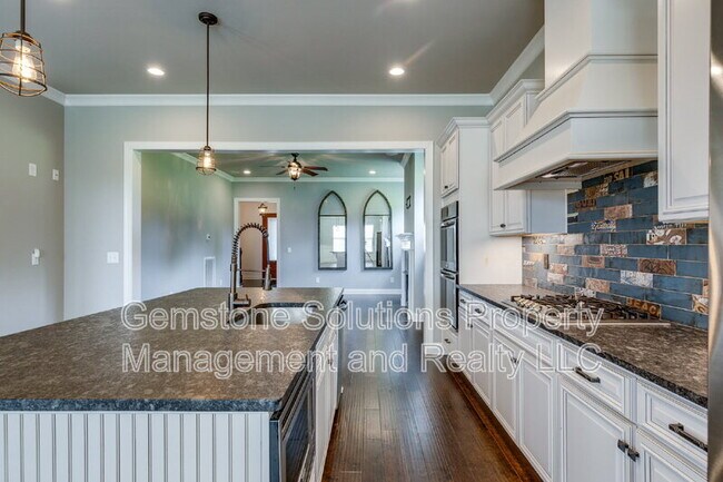 Building Photo - 2944 Hadley Close Ln