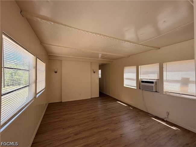 Building Photo - 8205 Suncoast Dr