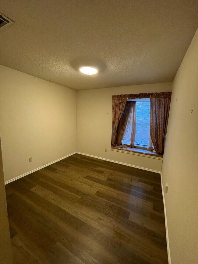 Building Photo - 3108 Creekwood Ln