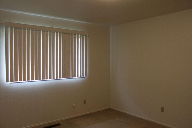 Building Photo - 3 Bedroom Home in Sebastopol