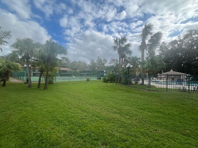 Building Photo - 160 Live Oak Woods Ct