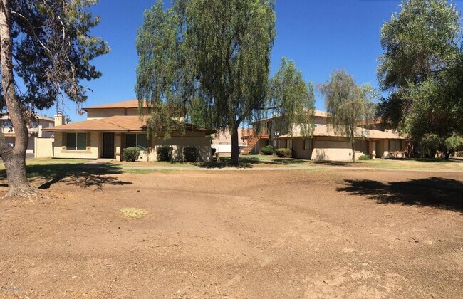 Building Photo - Upstairs unit with a balcony out front and grass courtyard