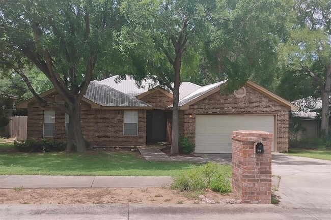 Primary Photo - 132 Dolly St