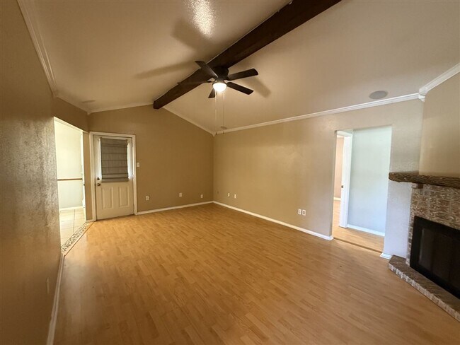 Building Photo - Beautiful 3 bedroom 2 bath home for lease ...