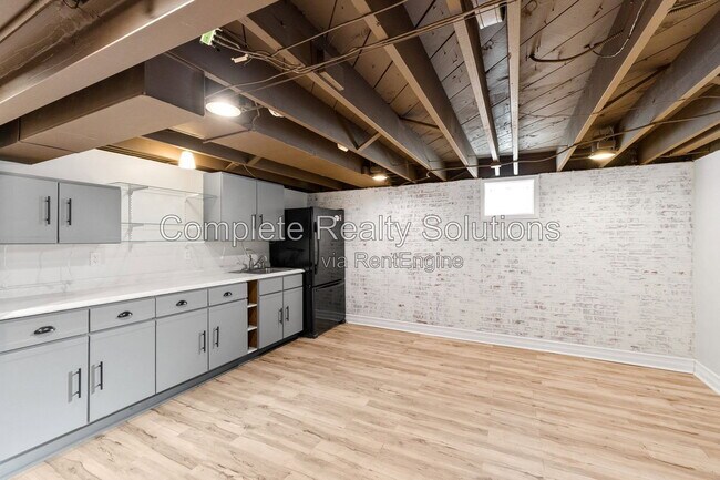 Building Photo - 8511 Florence Ave
