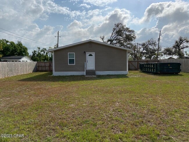 Building Photo - 902 Arkansas Ave