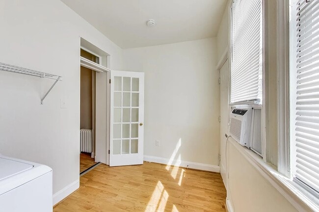 Building Photo - 137 R St NE