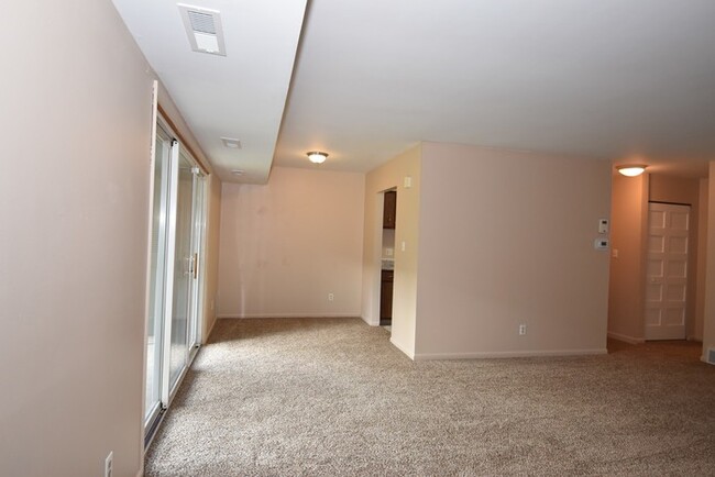 Building Photo - Topsfield 1 bedroom condo