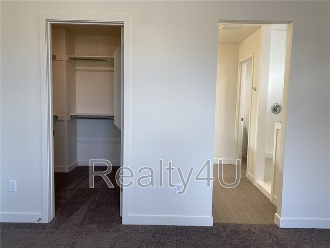 Building Photo - 138 E Crown Point Dr