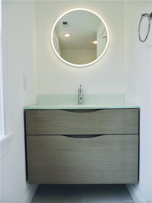 Building Photo - 70 Seminary St