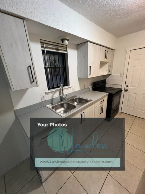 Building Photo - Charming 2-bedroom, 1-bath duplex with large fenced in yard.