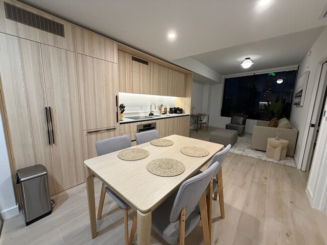 Building Photo - 225 N Miami Ave