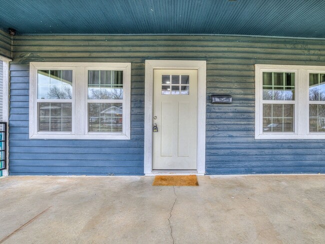 Primary Photo - Charming home in Central Park Neighborhood...
