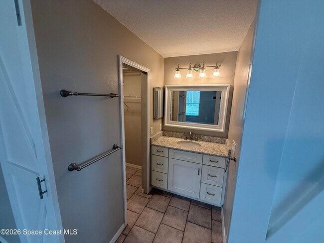 Building Photo - 563 Summers Creek Dr