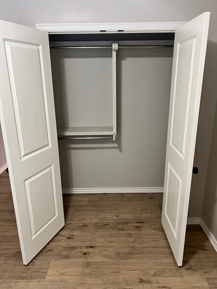 Building Photo - 1615 Iowa St