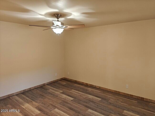 Building Photo - 8428 E Malcomb Dr