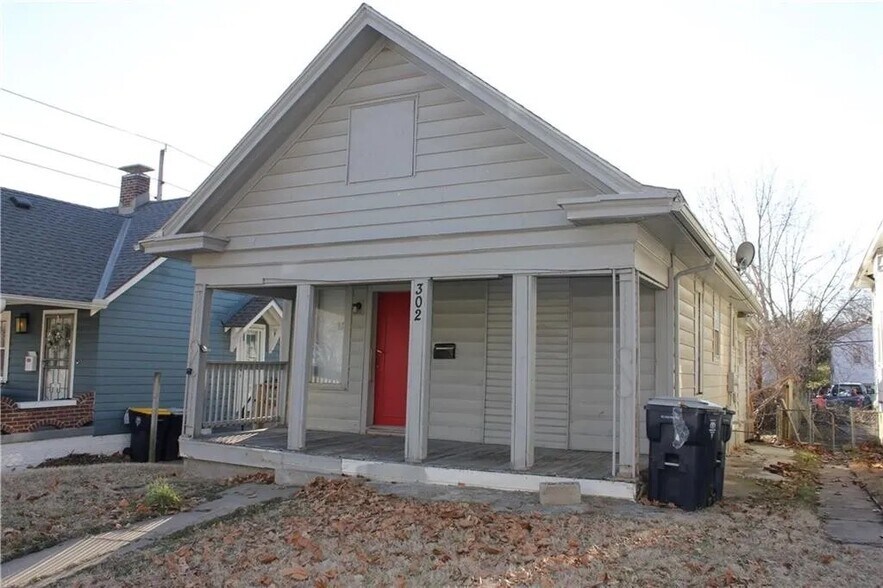 Building Photo - 302 N Oakley Ave