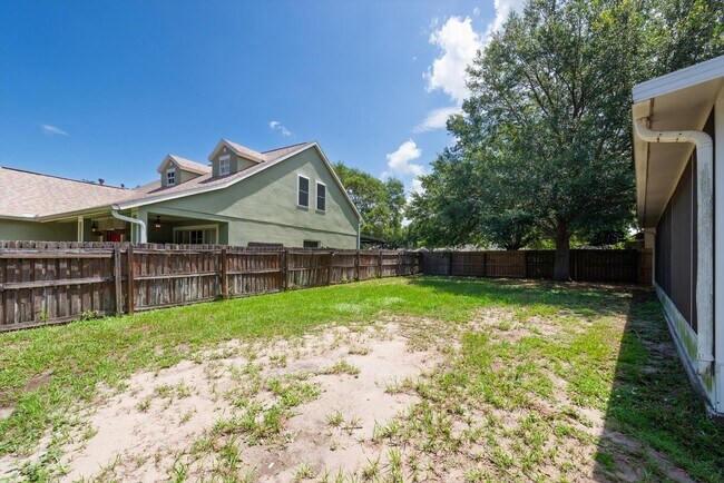 Building Photo - Updated 4BR with Bonus Room in Riverview!