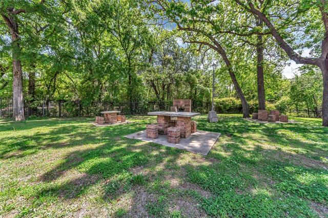 Building Photo - 2300 Bamboo Dr