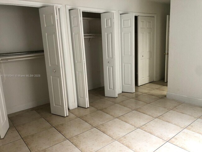 Building Photo - 6950 Miami Gardens Dr
