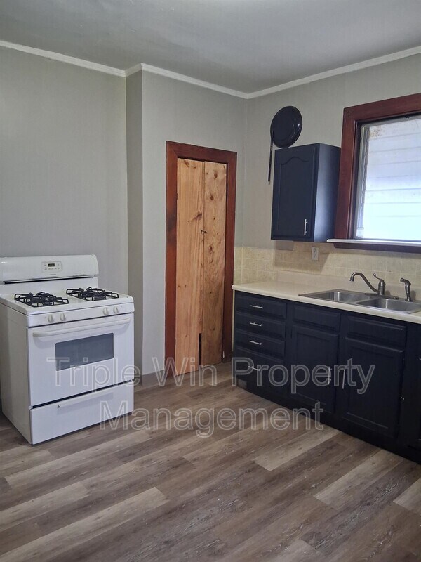 Building Photo - 4891 Hummelsheim Ave