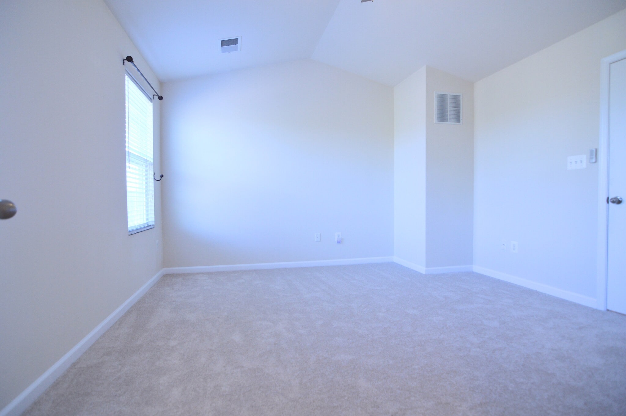 Master Suite with ceiling fan, en suite bathroom and walk in closet - 11696 Palm Desert Pl