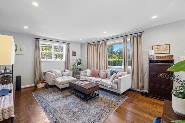 Building Photo - Convenient, Affordable and Updated!!.... F...
