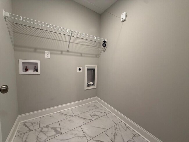 Building Photo - 231 Creek Ridge Dr