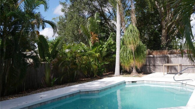 Building Photo - 3026 Vinson Ave