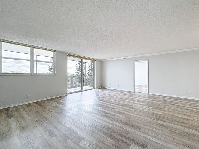 Building Photo - Gorgeous 2 bedroom 2  Condo in Boca Raton across from Nova University