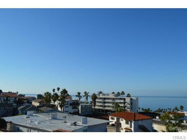 Building Photo - 408 Avenida Santa Barbara