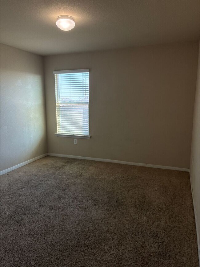 Building Photo - **Move-In Bonus! $500 Amazon Gift Card wit...