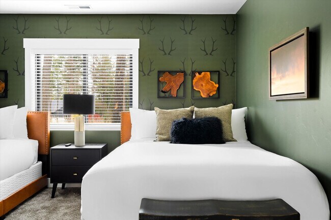 Building Photo - 323 Deer Creek Rd