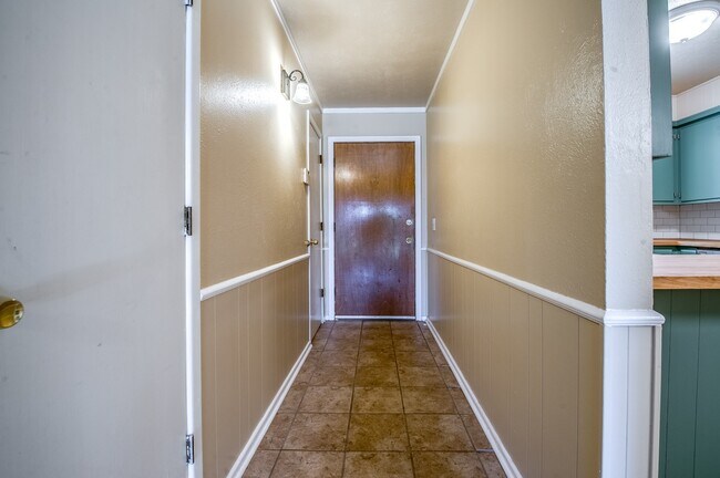 Building Photo - Super cute 3 bed, 2 bath!!