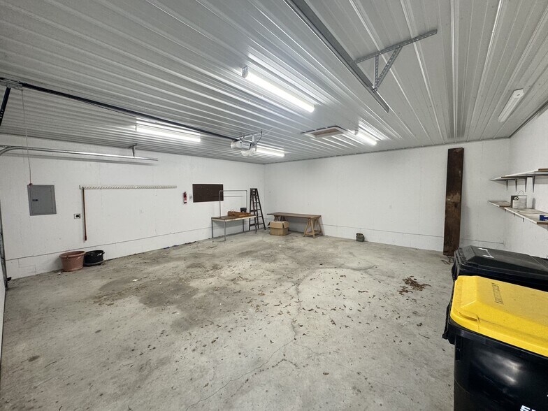 Building Photo - 860 3rd St