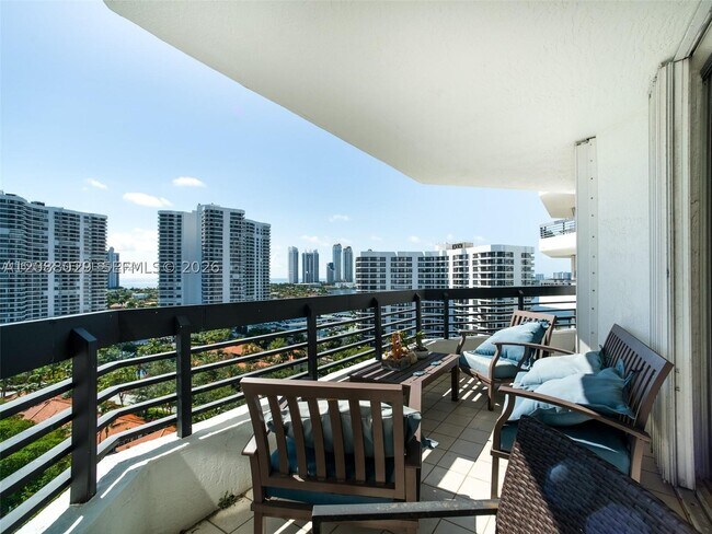 Building Photo - 3500 Mystic Pointe Dr