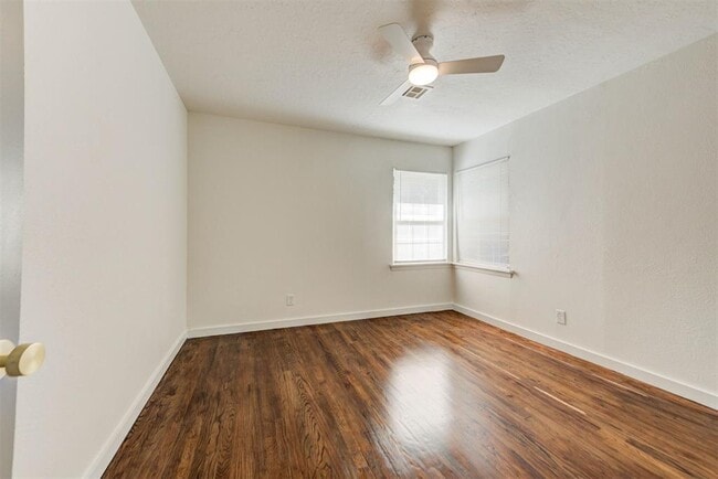 Building Photo - 1202 Windsor Way