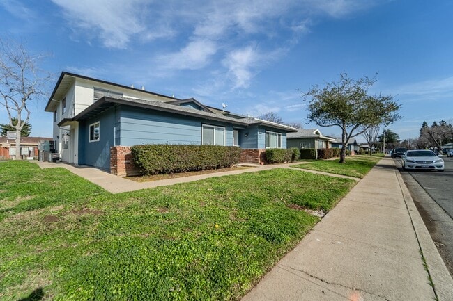 Building Photo - Cute remodeled unit!