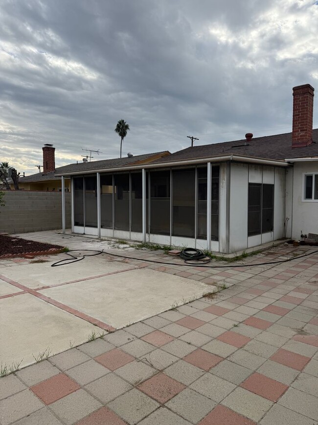 Building Photo - This Beautiful Home is Available NOW for Lease! 3BR/2BA Located in North Hollywood