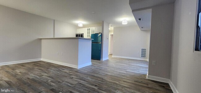 Building Photo - 1600 Renate Dr